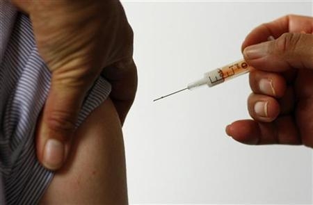 A védőoltás ismétlését és a 6 hónaposnál idősebb gyerekek oltását is javasolják