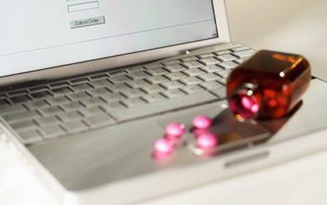 Gyógyszerreklámozó weblapok: melyek veszik rá a beteget, hogy felírassa a gyógyszert?