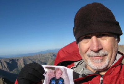 Alan Arnette a Pfizer támogatásával az Alzheimer-kór kutatásáért túrázik